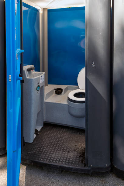 Best Portable restroom solutions  in Manistee, MI